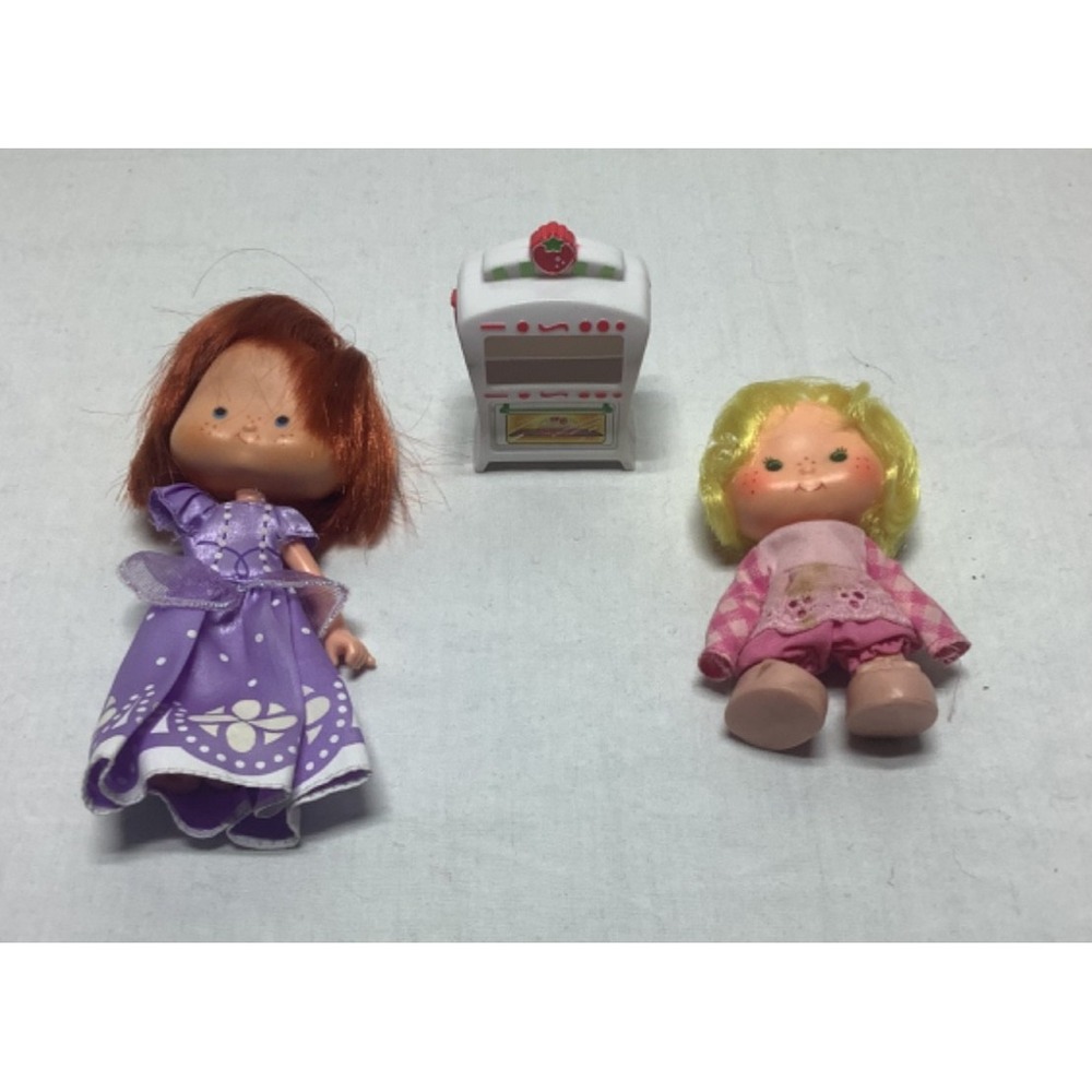 Strawberry Shortcake Dolls and Oven toy lot